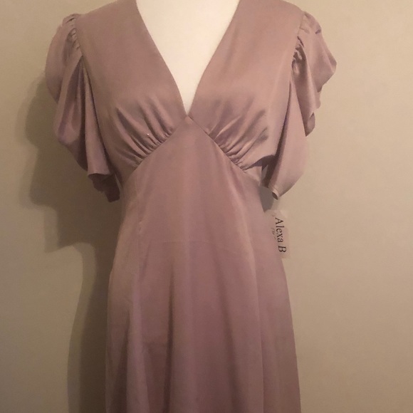 Dress - Picture 2 of 4